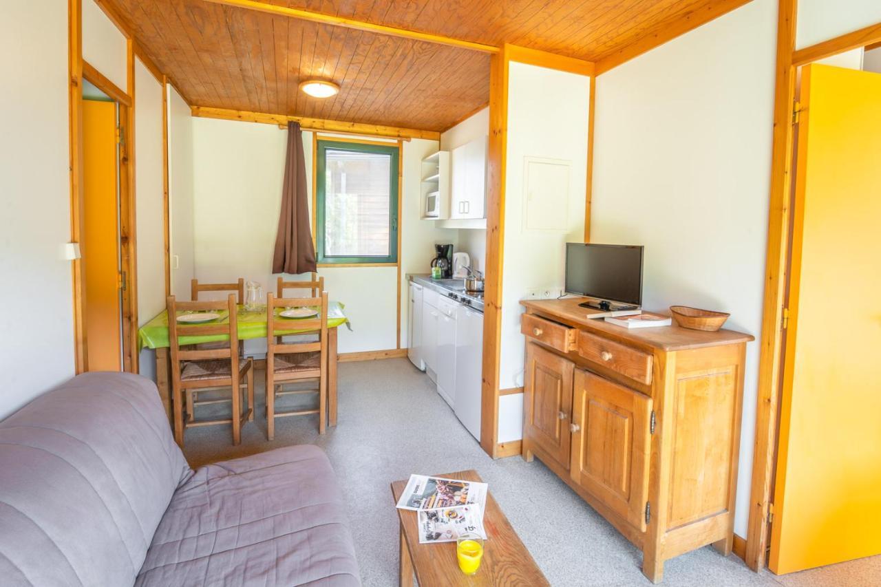 Les Chalets De Booz Saint-Germain-du-Teil Exteriér fotografie