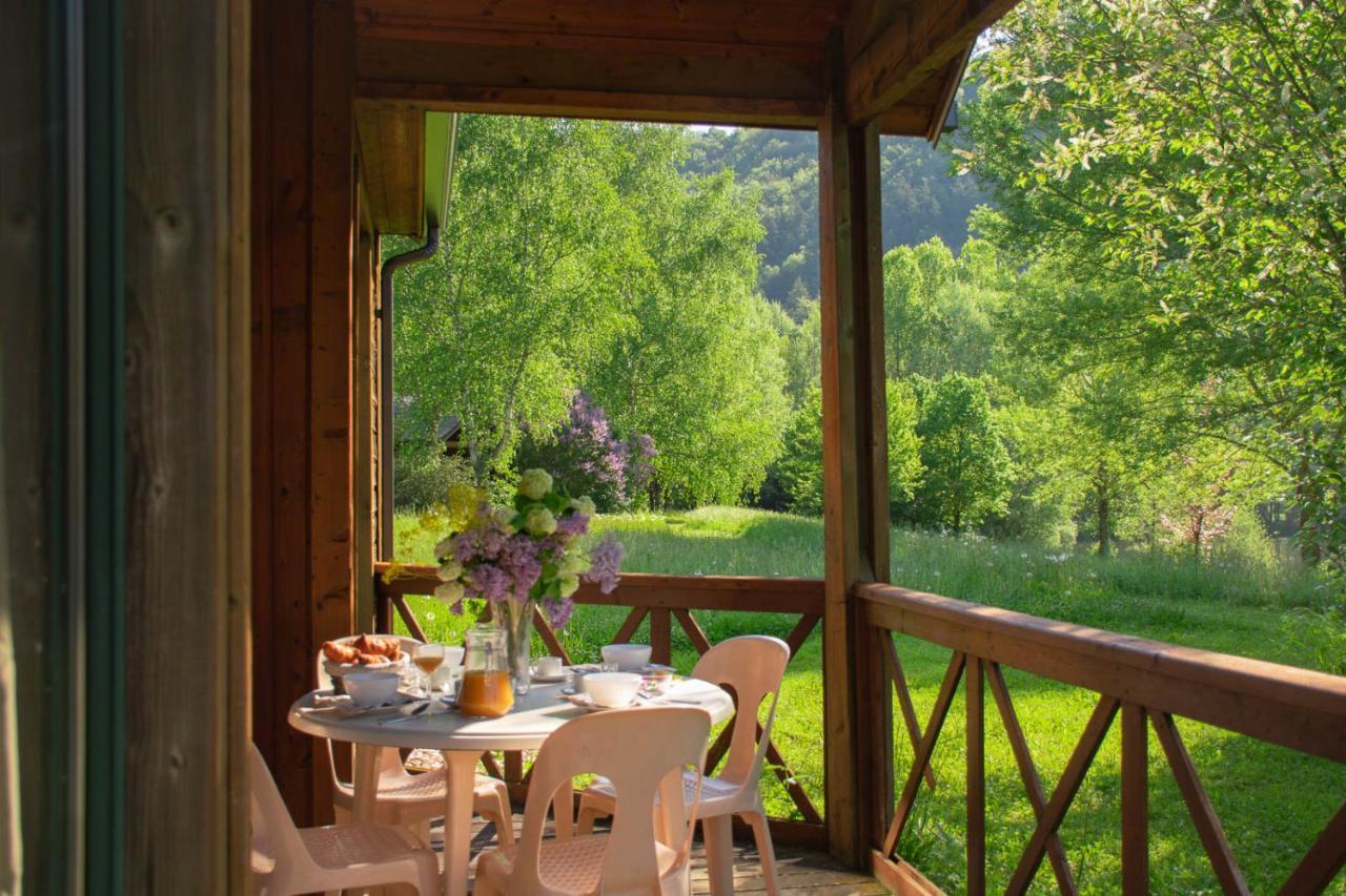 Les Chalets De Booz Saint-Germain-du-Teil Exteriér fotografie